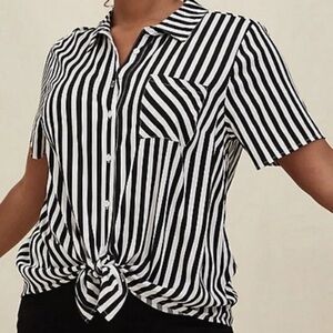Torrid Black & White Stripe Challis Button Front Shirt Size 3 (22/24)